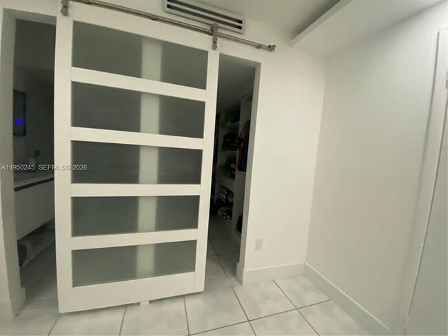 Building Photo - 9706 Hammocks Blvd