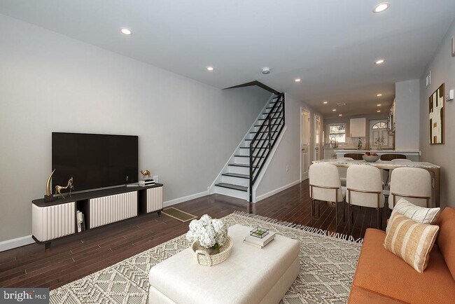 Building Photo - 437 Greenwich St