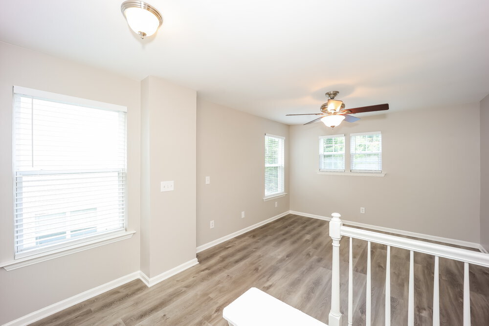 Building Photo - 2080 Valley Creek Dr