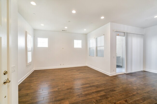 Building Photo - 211 W Tribella Ct
