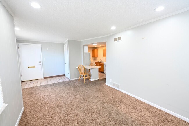 Building Photo - 425 W Cook Rd