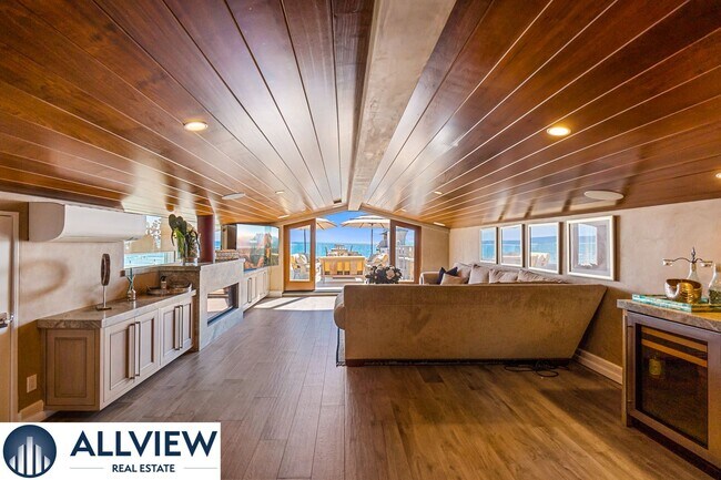 Building Photo - Stunning Beach House located on Newport Be...