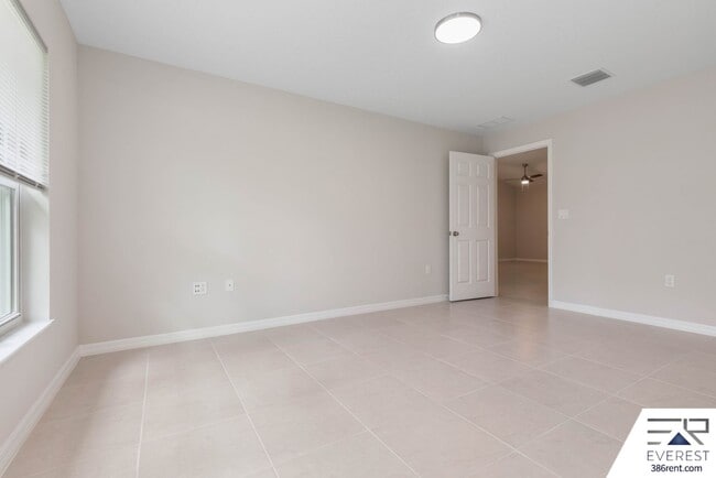 Building Photo - LIKE NEW 3/2/1 TOWNHOUSE IN BEAUTIFUL SEMINOLE WOODS