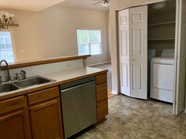 Building Photo - Lake Side Denver Townhome