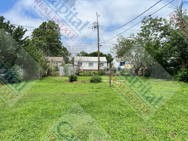 Building Photo - Cozy Cottage