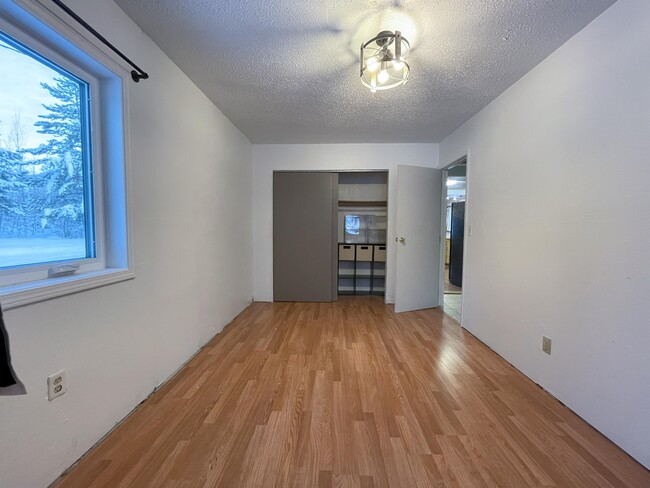 Building Photo - 2239 Independence Cir E