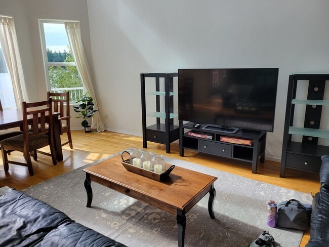 Building Photo - Lake Retreat Waterfront Living | Spacious Home with Views + Utilities Included