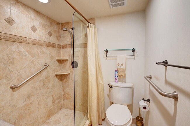Building Photo - 7242 Clunie Pl