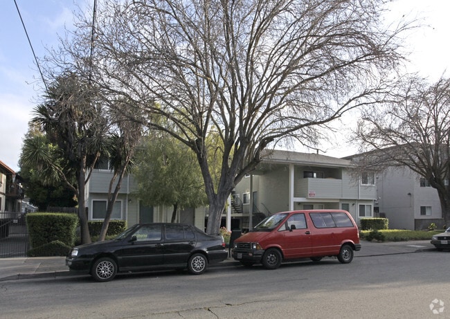 Building Photo - 235 E Okeefe St