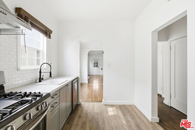 Building Photo - 1357 Cloverdale Ave