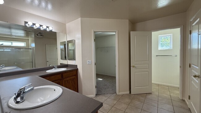 Building Photo - 142 W Reese Ave