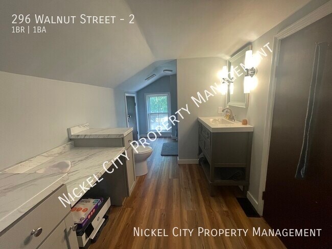 Building Photo - 296 Walnut St