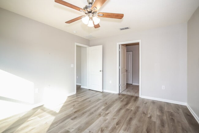 Building Photo - 2303 Pebble Point Dr