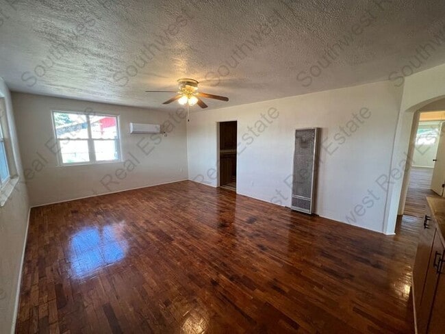 Building Photo - Beautiful Newly Renovated 3 Bedroom 2 Bath...