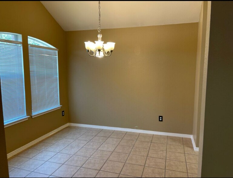 Building Photo - 8513 Autumn Creek Trl
