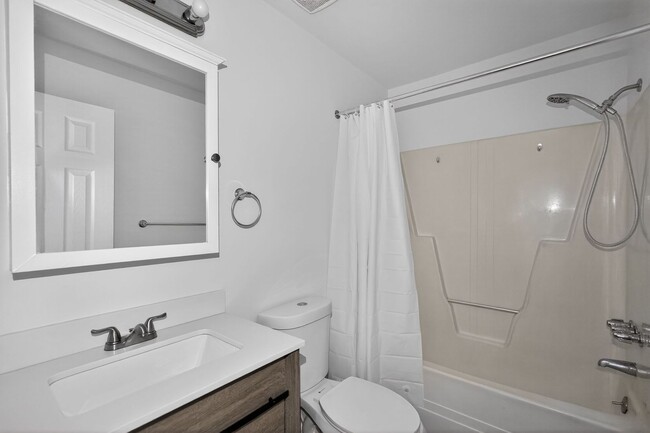 Building Photo - 2 Bedroom apartment in Eagleville