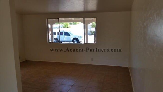 Building Photo - Spacious Eastside Property w/ Fenced Yard