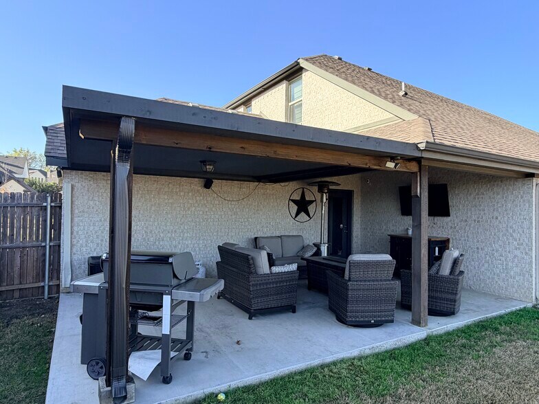 Building Photo - 560 Inwood St