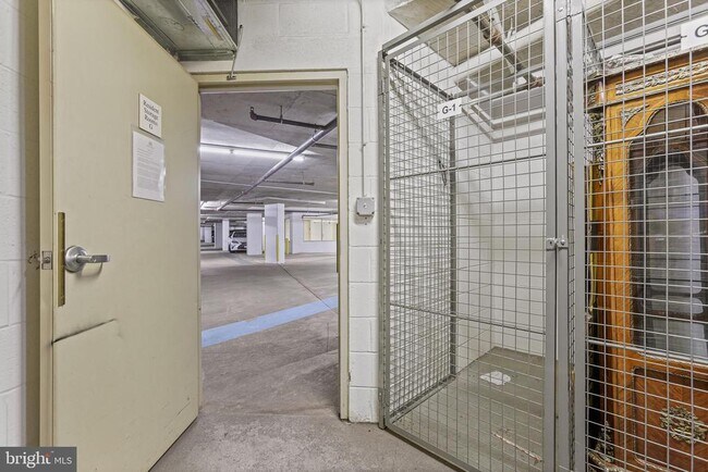 Building Photo - 1220 N Fillmore St