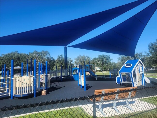 Building Photo - 12609 Salomon Cove Dr