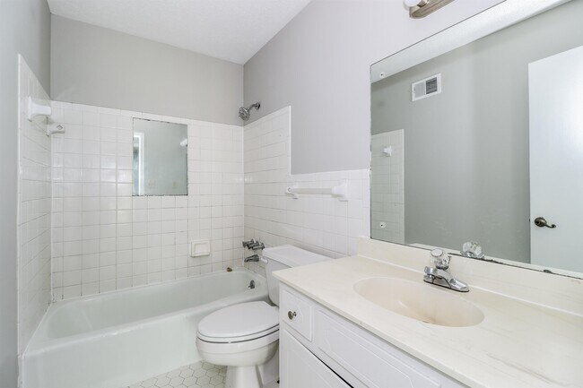 Building Photo - 5352 Patrick Henry Dr
