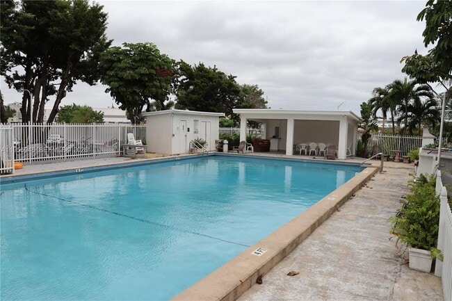 Building Photo - 7801 NE 4th Ct