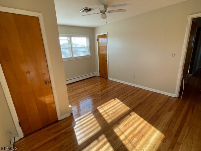 Building Photo - 501 Niles St
