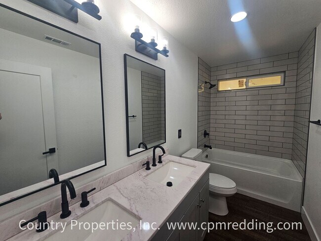 Building Photo - Remodeled Spacious House with Shop on 5 Ac...
