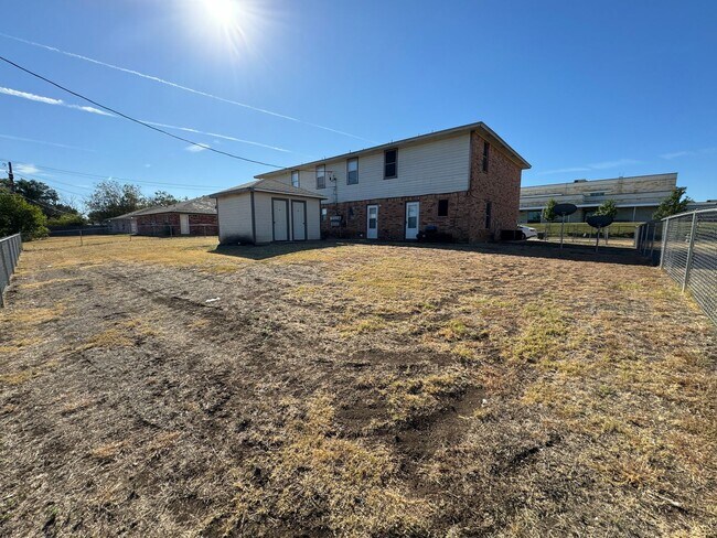 Building Photo - 205 Lydia Dr