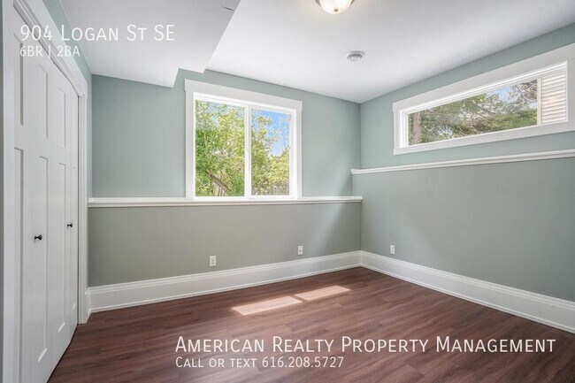 Building Photo - 904 Logan St SE