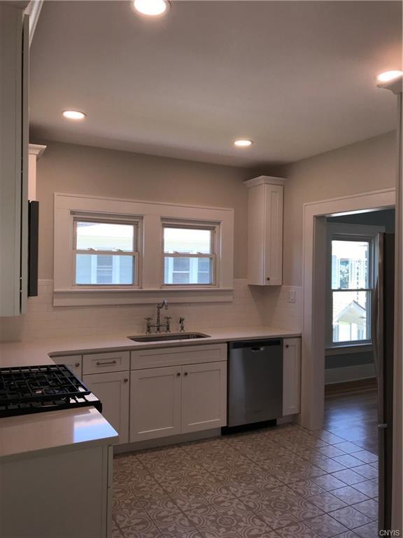 Building Photo - 126 Shotwell Park