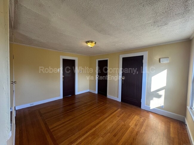 Building Photo - 106 Day St