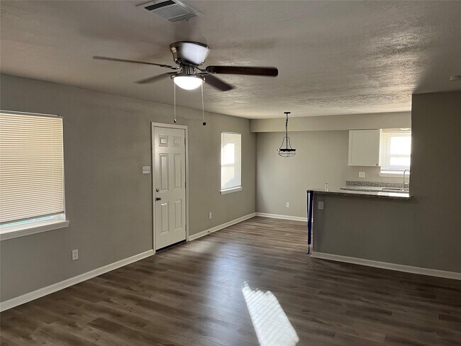 Building Photo - 2314 Pickerton Dr