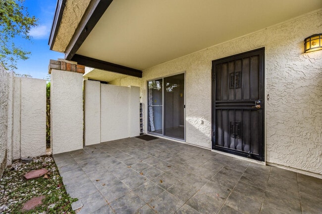 Building Photo - 754 E Eugie Ave