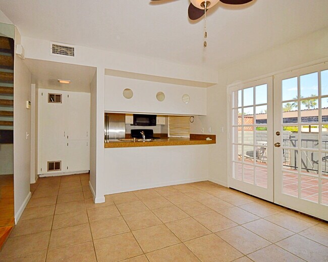 Building Photo - "Discover Your Oasis: Spacious 3-Bed Condo with Granite Touches in Palm Springs!"