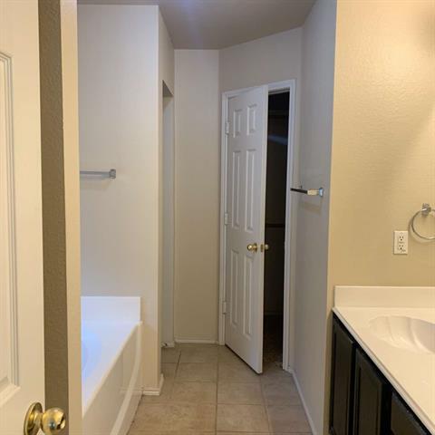 Building Photo - 208 N Rolling Meadow Dr