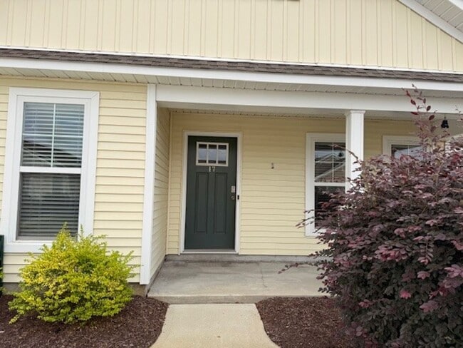 Building Photo - Home is located in Avendale-Rocky Point address but Topsail School District