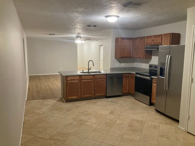 Building Photo - Beautifully Renovated 1-Story Near The Woo...