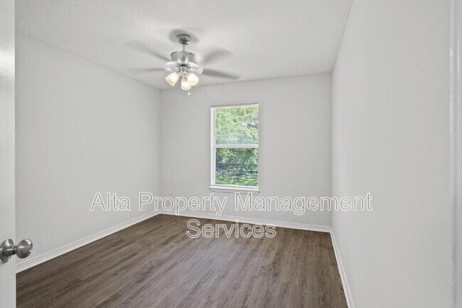 Building Photo - 5260 Collins Rd
