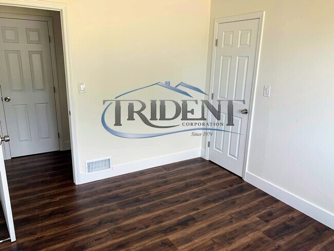 Building Photo - 685 N Barrett Rd