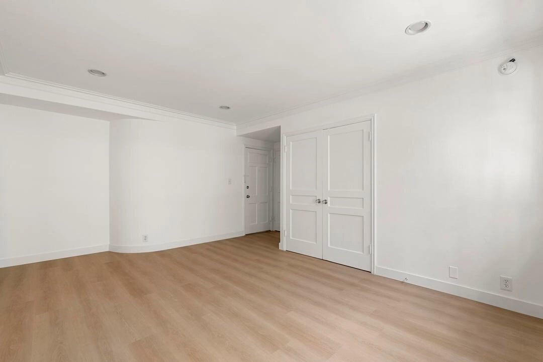 Building Photo - 346 N Palm Dr