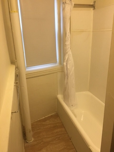 Building Photo - 235 Park Dr