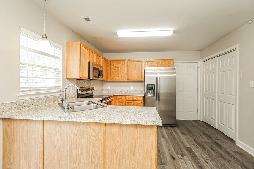 Building Photo - 248 Patrick Ave SW