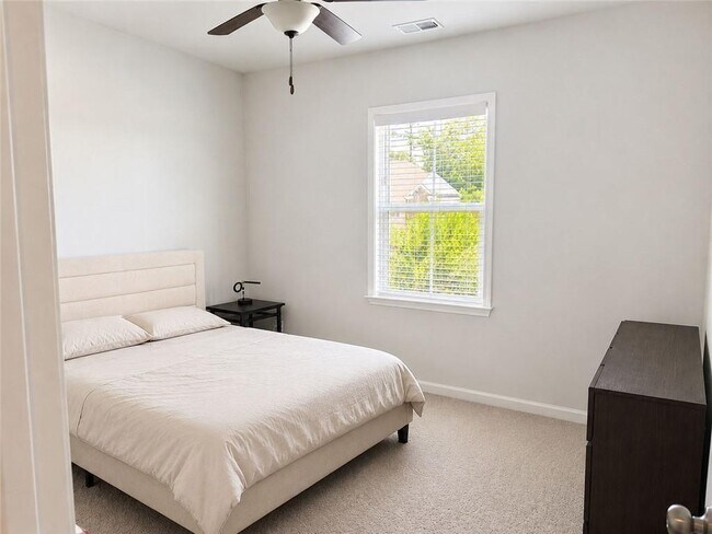 Building Photo - 580 Briard Dr