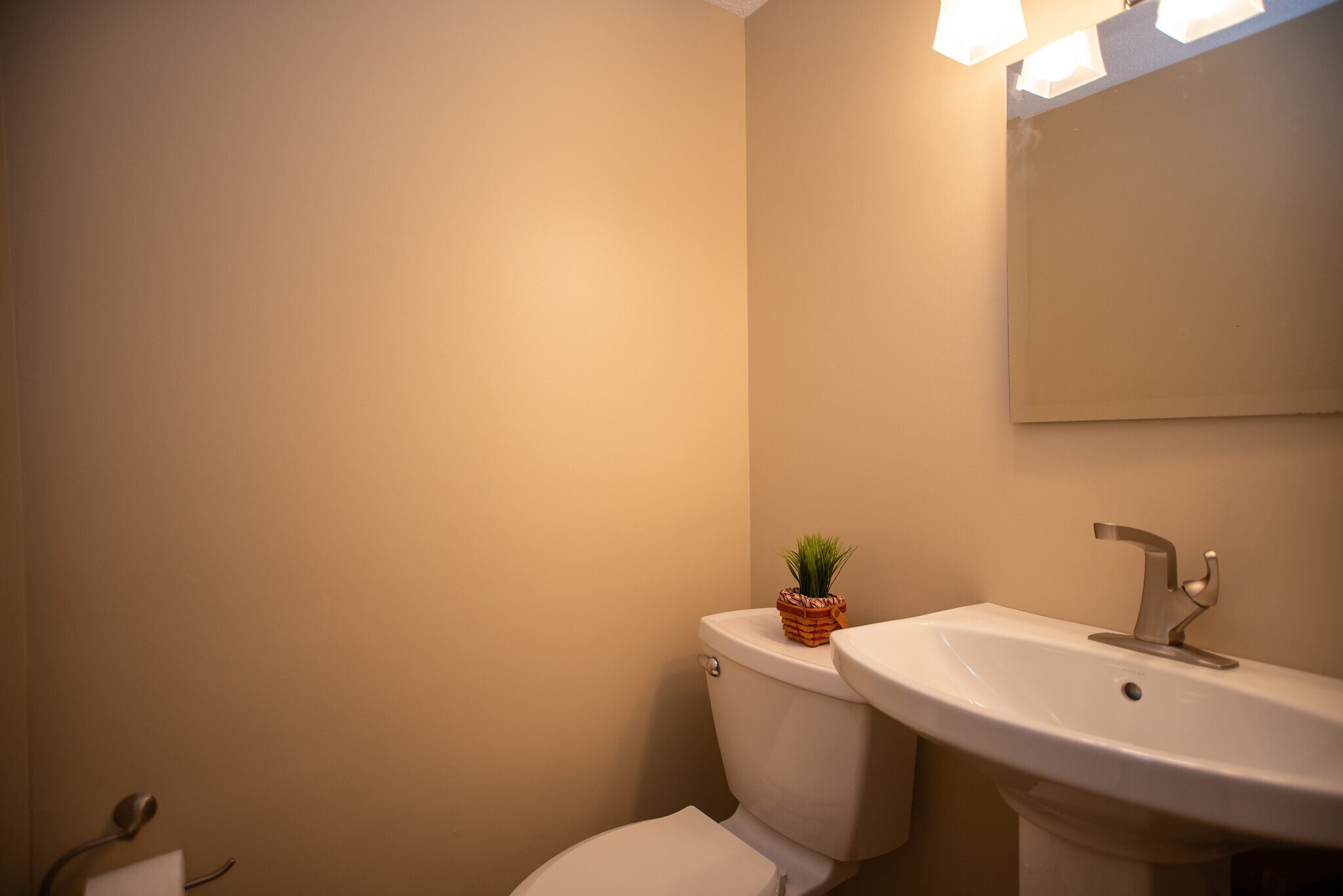 Half bath off kitchen - 837 Tollis Pkwy