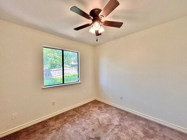 Building Photo - Cozy 3BR/2BA Single-Story Home with Privat...