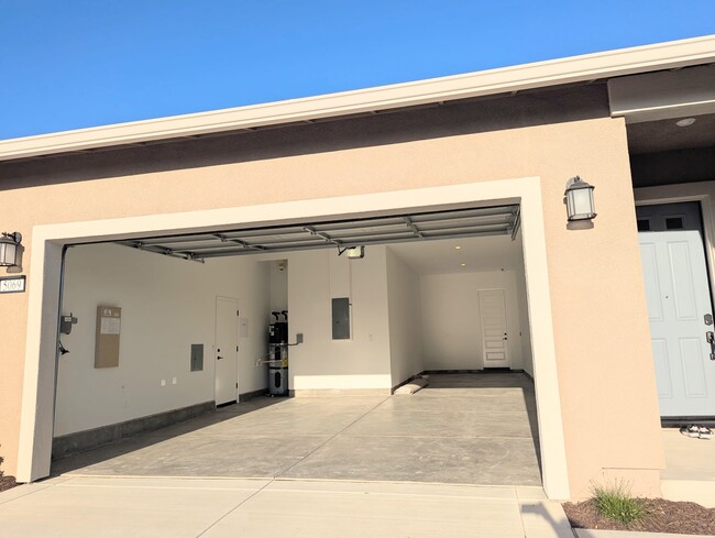 Building Photo - 5069 Brooks Cir