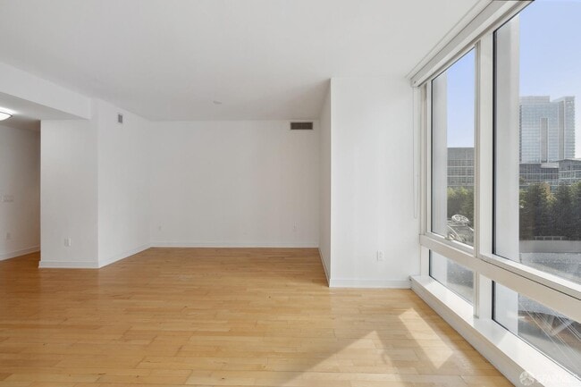 Building Photo - 301 Mission St