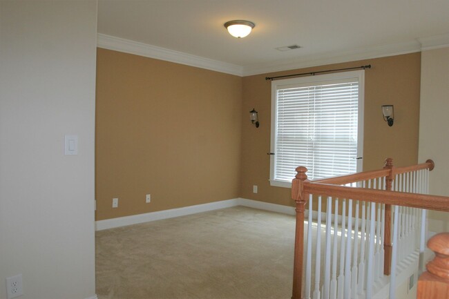 Building Photo - Renovated Townhouse In Winston-Salem