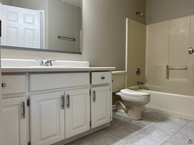 Building Photo - 203 Bryson Way